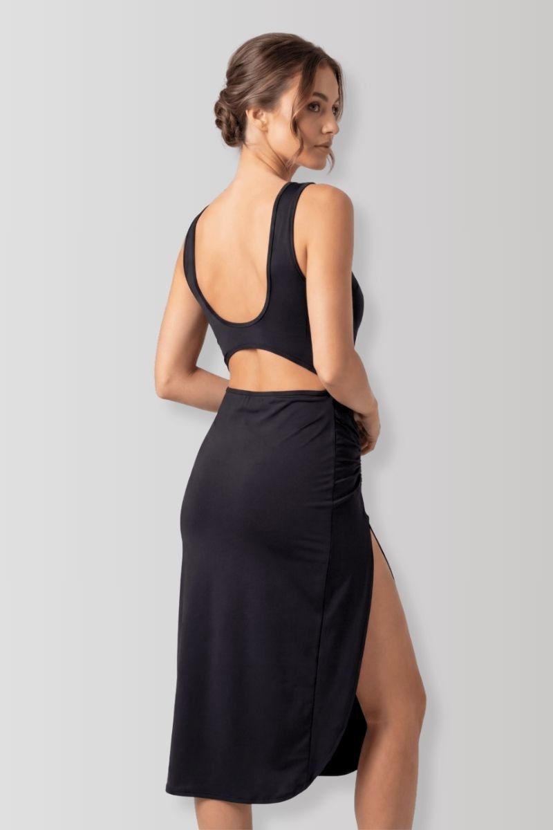 Anastasia Schwarzes Midikleid