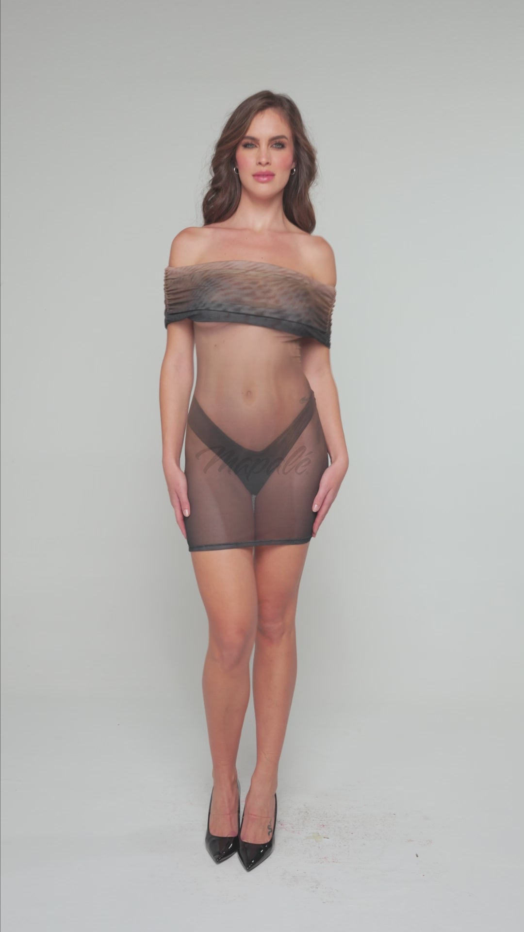 Charger la vidéo: Robe off-the-shoulders Midnight Shadow