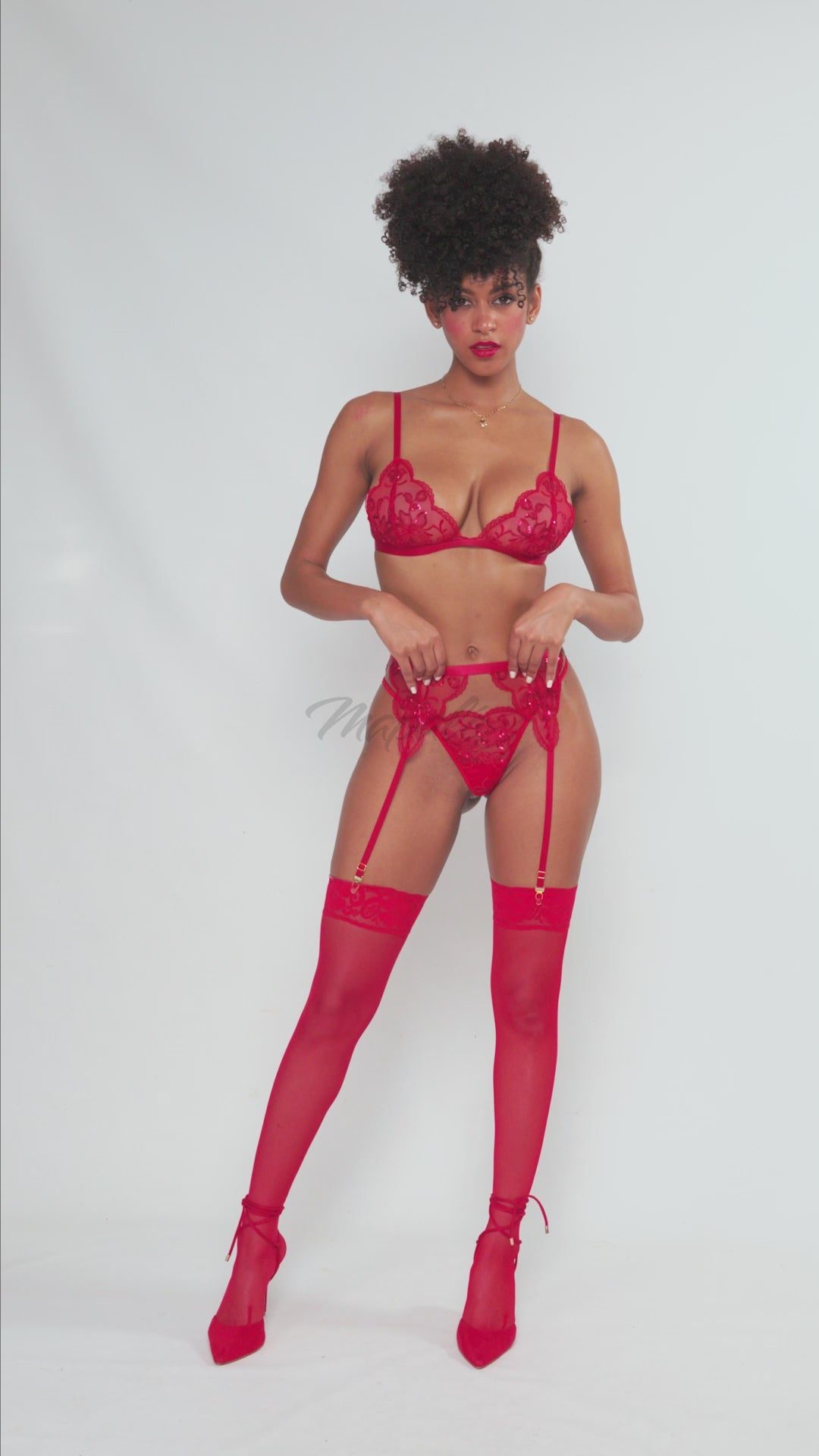 Charger la vidéo: Parure 3 pièces Romantic rendez-vous